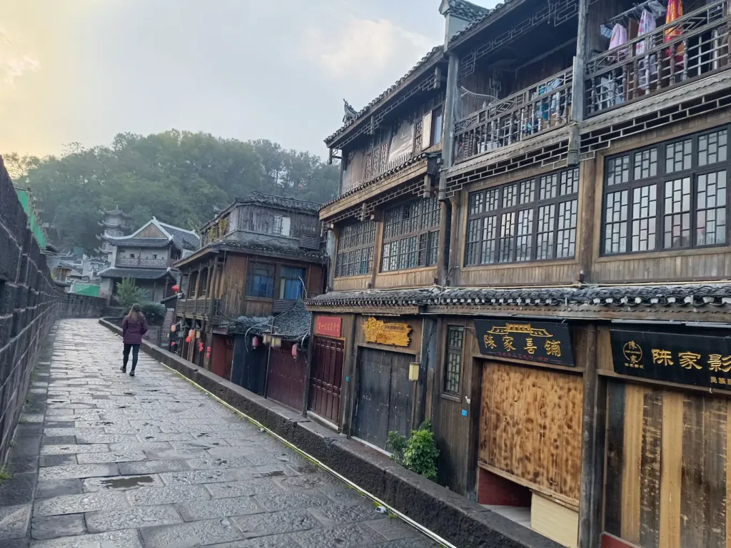 Paseando por la Muralla de Fenghuang (China)