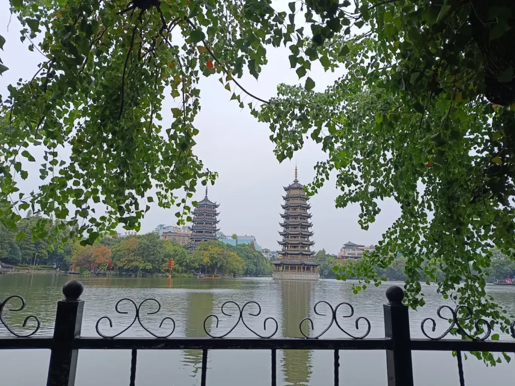 Pagodas del Sol y la Luna en Guilin (China)