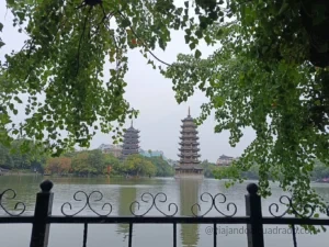 Pagodas del Sol y la Luna en Guilin - Viajando al Cuadrado