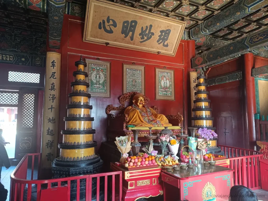 Pequeño Buda en el Templo de los Lamas - Viajando al Cuadrado