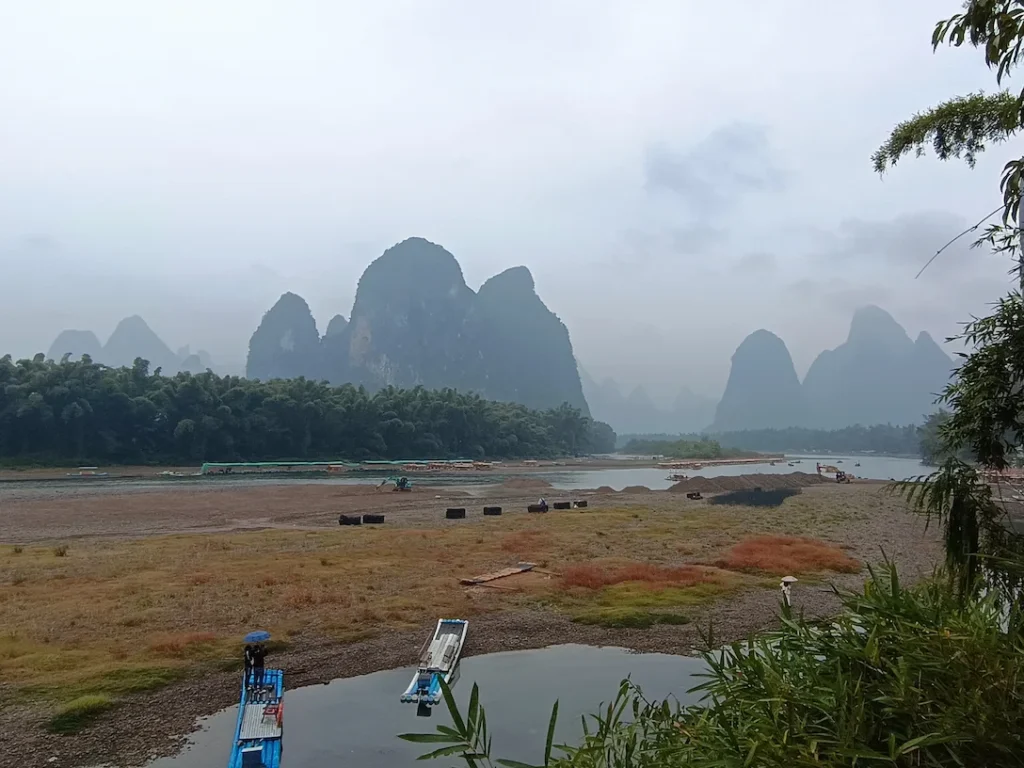 Paisaje nublado en Yangshuo (China)