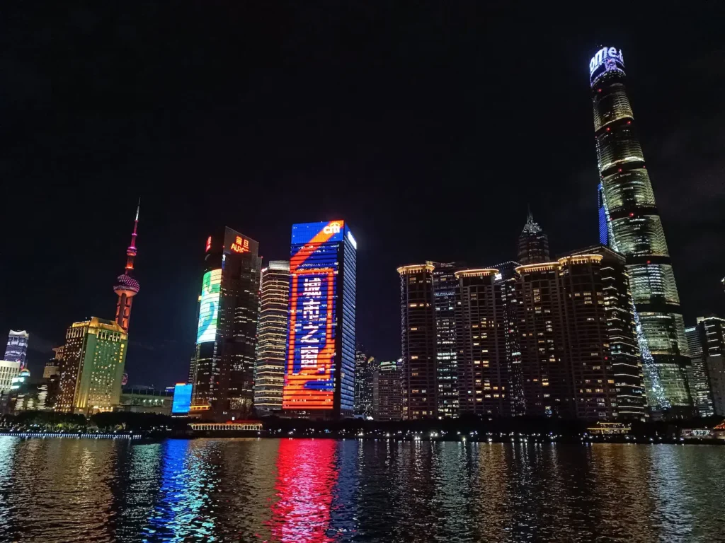 Bund desde el ferry público de 2 yuanes