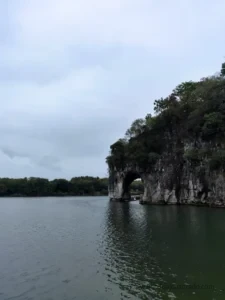 La Colina de la Trompa de Elefante (Elephant Trunk Hill) - Viajando al Cuadrado