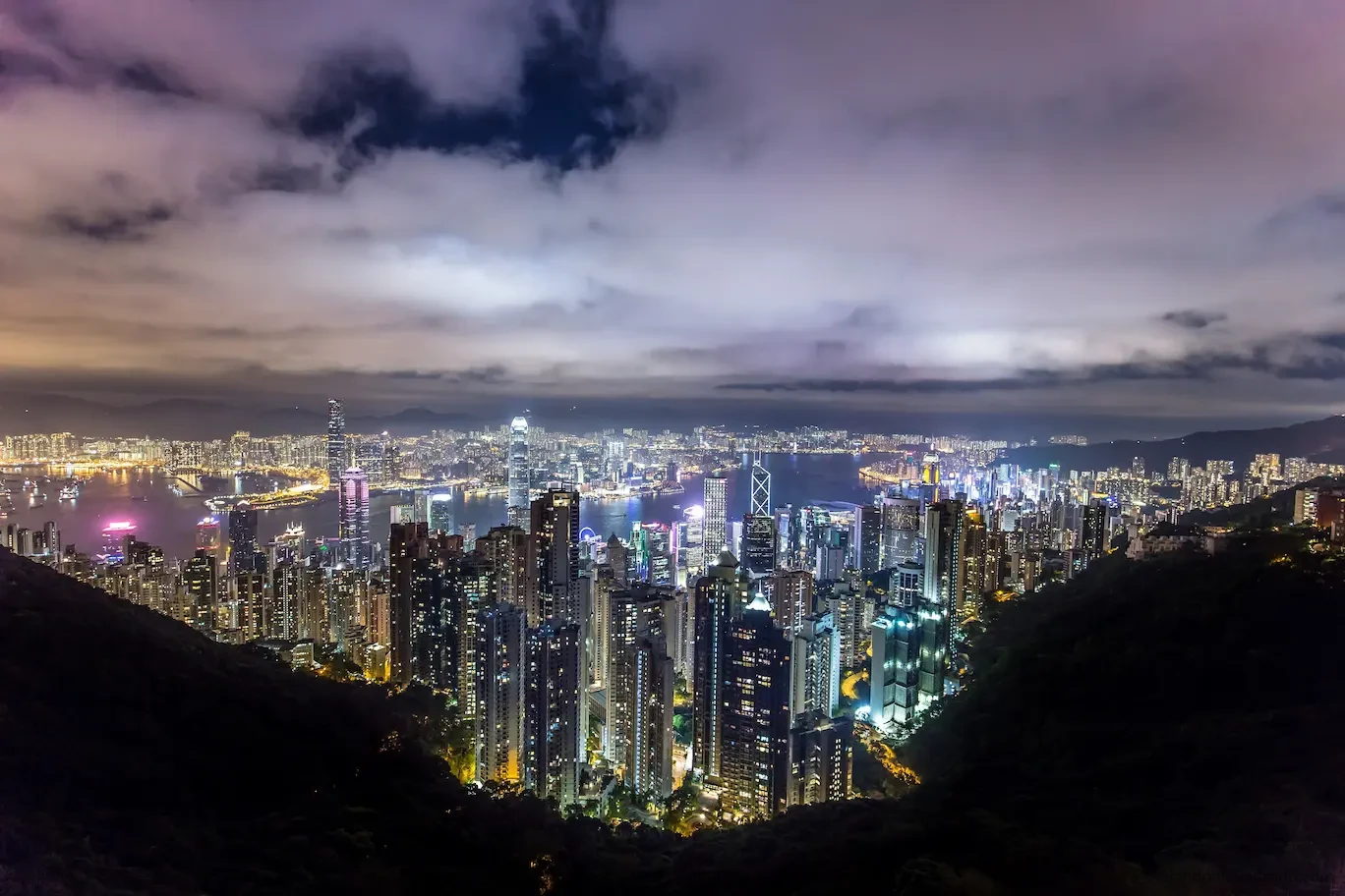 Skyline de Hong Kong por la noche - Viajando al Cuadrado