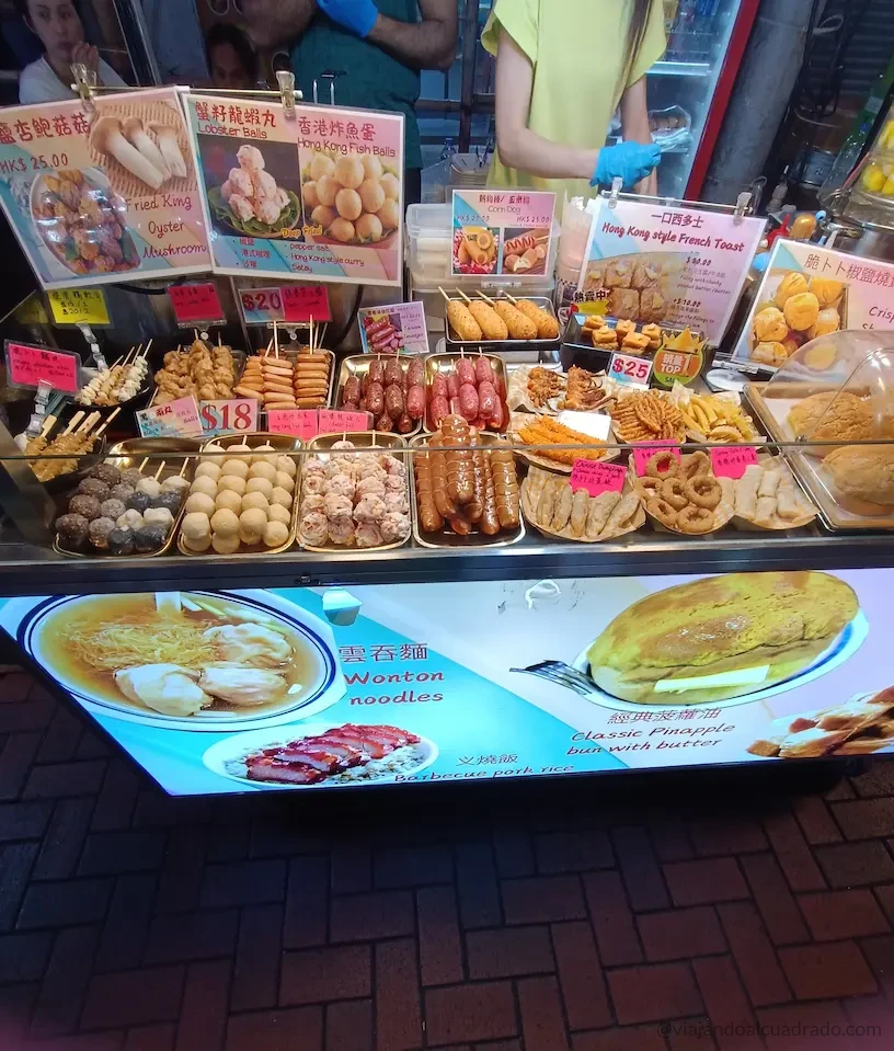 Puesto de comida en Temple Street (Hong Kong) - Viajando al Cuadrado