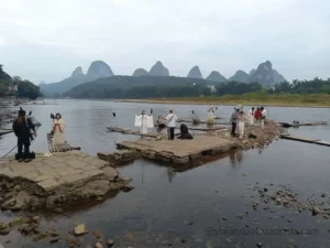 Locales posando en Yangshuo - Viajando al Cuadrado