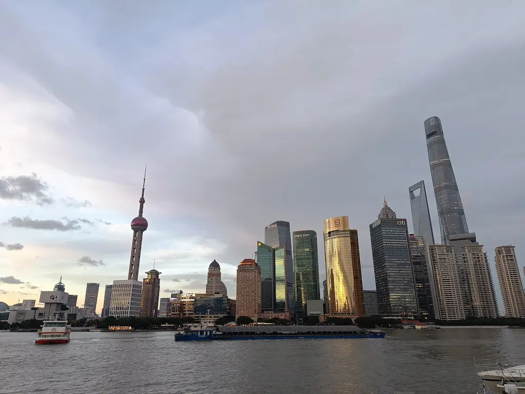 Skyline de Shanghai de día - Viajando al Cuadrado
