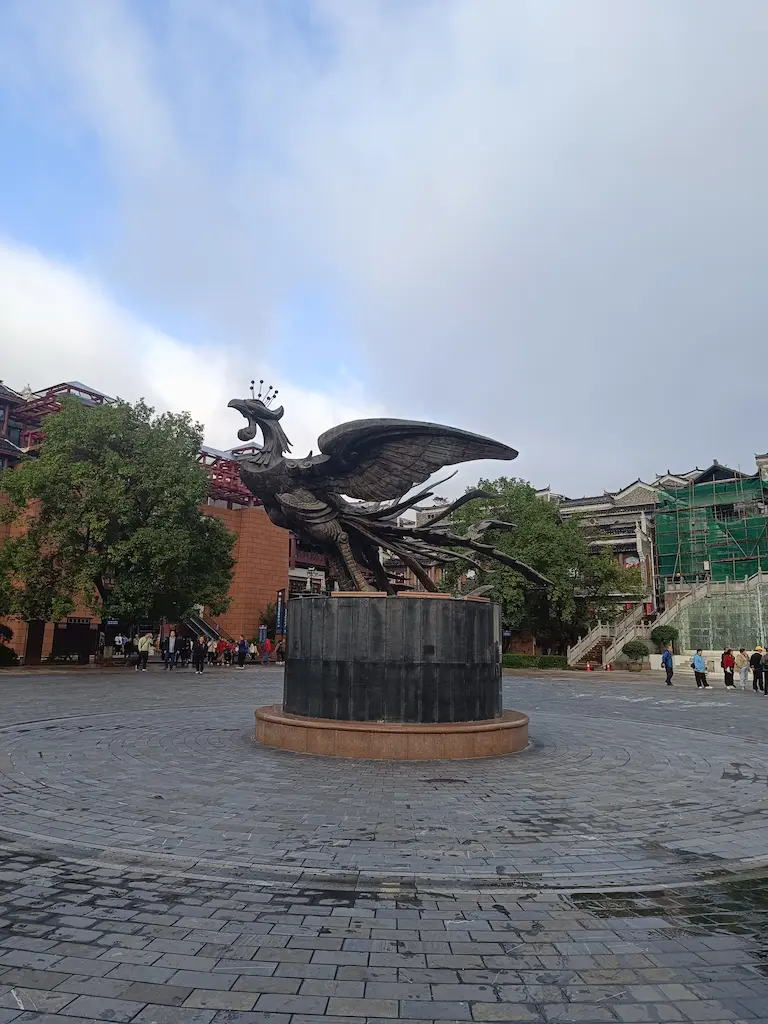 Estatua del Fénix (Fenghuang) - Viajando al Cuadrado